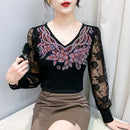 Blusa Feminina Coreana 2025 – Manga Longa, Decote V, Slim Fit, Patchwork em Renda