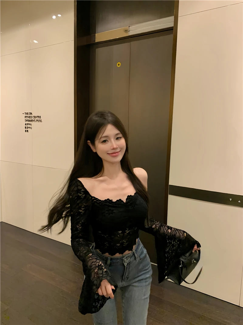 Blusa Cropped Feminina em Renda – Estilo Y2K