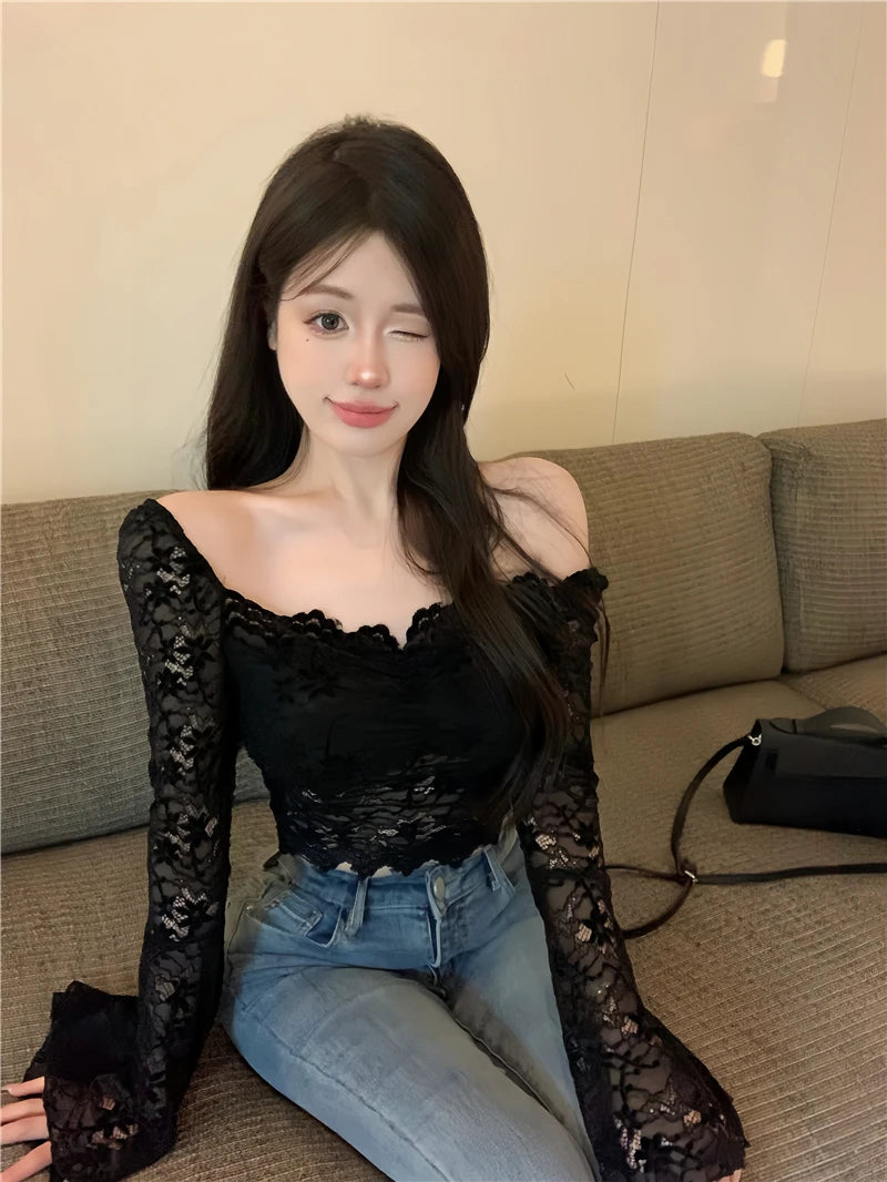 Blusa Cropped Feminina em Renda – Estilo Y2K