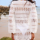 "Vestido Curto de Praia em Tricô – Decote Redondo, Manga em Sino,e Vazado, Saída de Praia Sexy