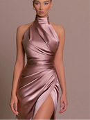 Vestido Longo Feminino de Cetim – Decote Halter, Sem Mangas, Costas Abertas e Fenda Lateral