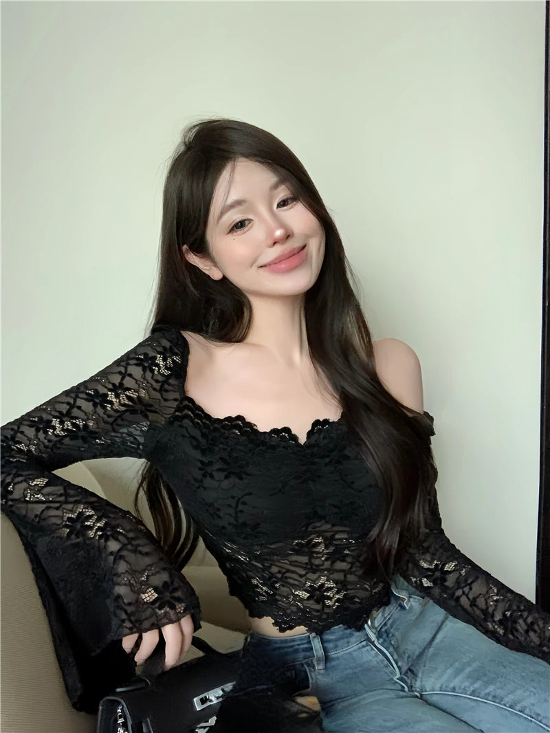 Blusa Cropped Feminina em Renda – Estilo Y2K