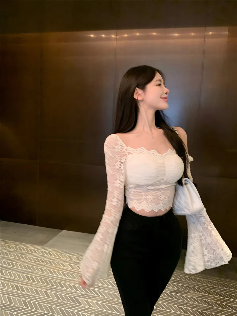 Blusa Cropped Feminina em Renda – Estilo Y2K