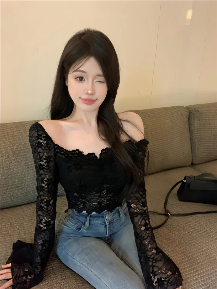 Blusa Cropped Feminina em Renda – Estilo Y2K