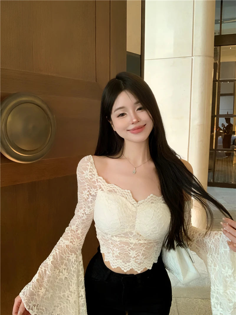 Blusa Cropped Feminina em Renda – Estilo Y2K