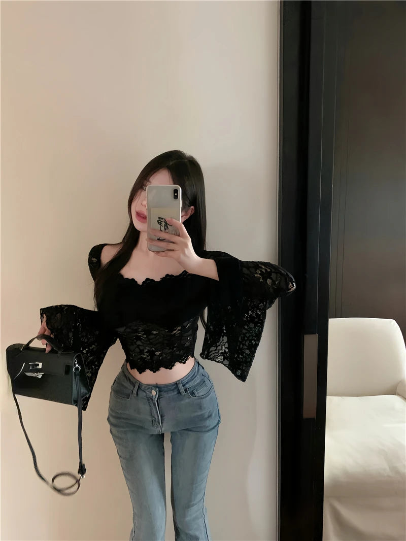 Blusa Cropped Feminina em Renda – Estilo Y2K