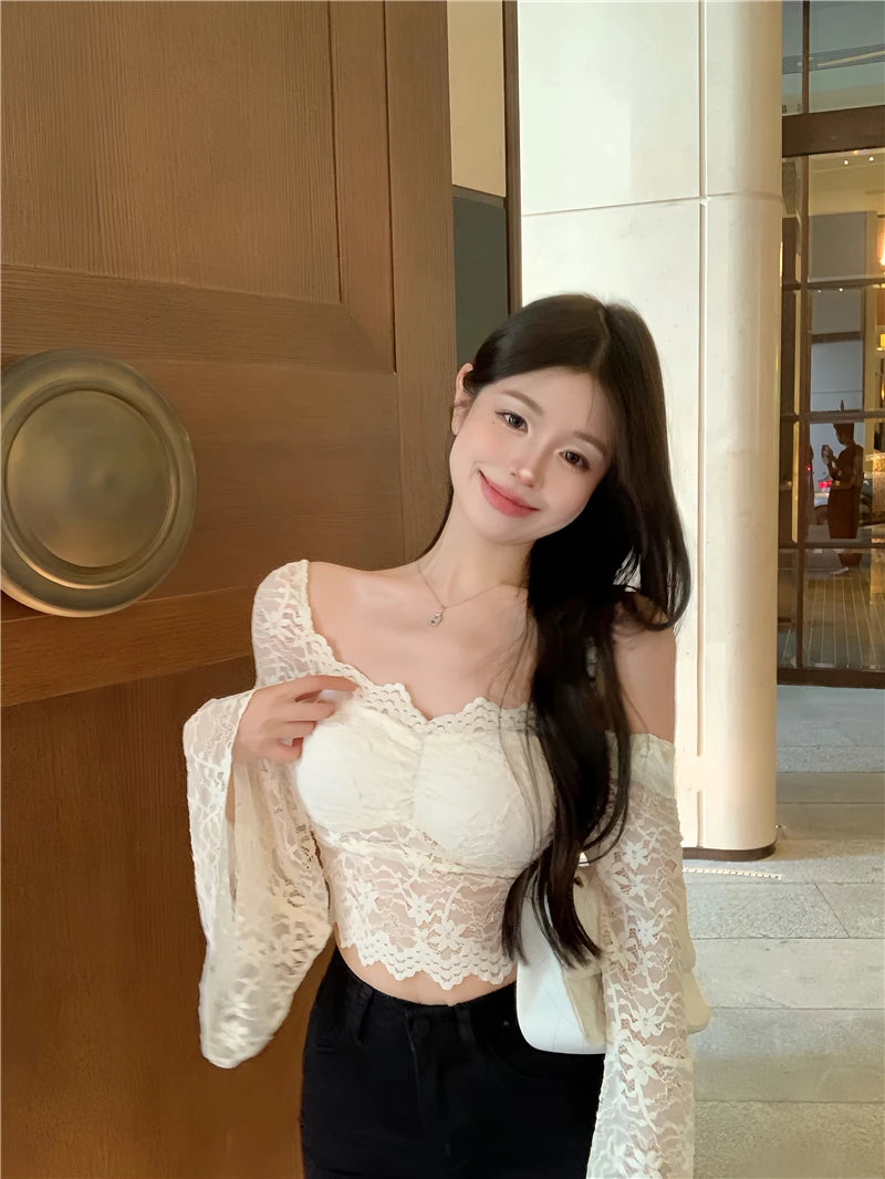 Blusa Cropped Feminina em Renda – Estilo Y2K