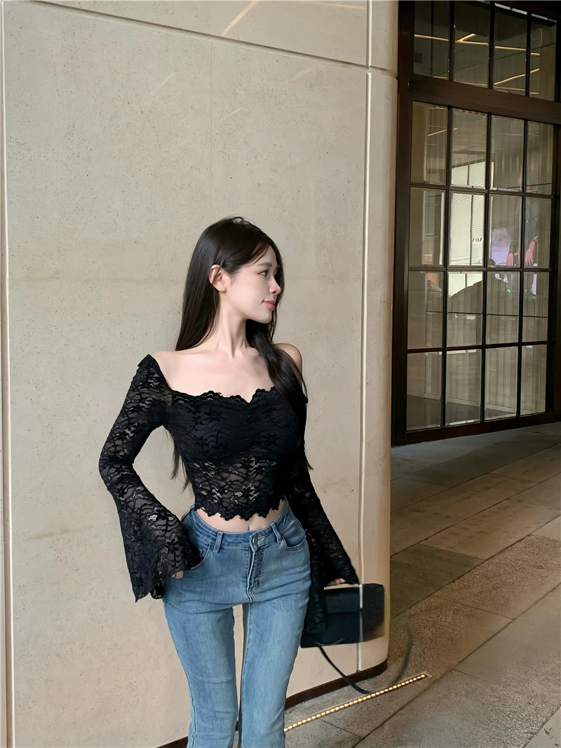 Blusa Cropped Feminina em Renda – Estilo Y2K