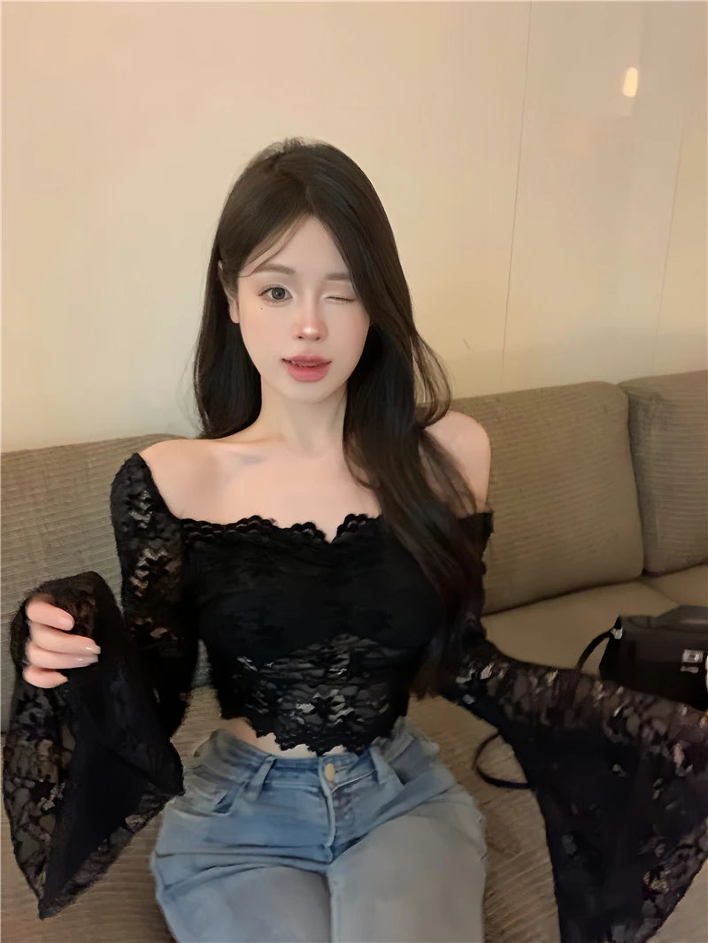 Blusa Cropped Feminina em Renda – Estilo Y2K