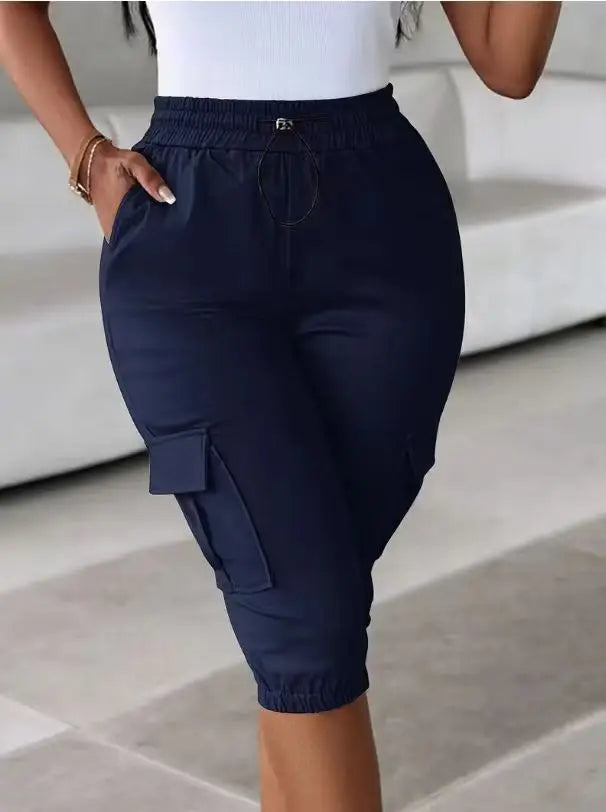 Calça Feminina Casual – Skinny, Cintura Alta com Cordão, Bolsos e Punhos Ajustáveis