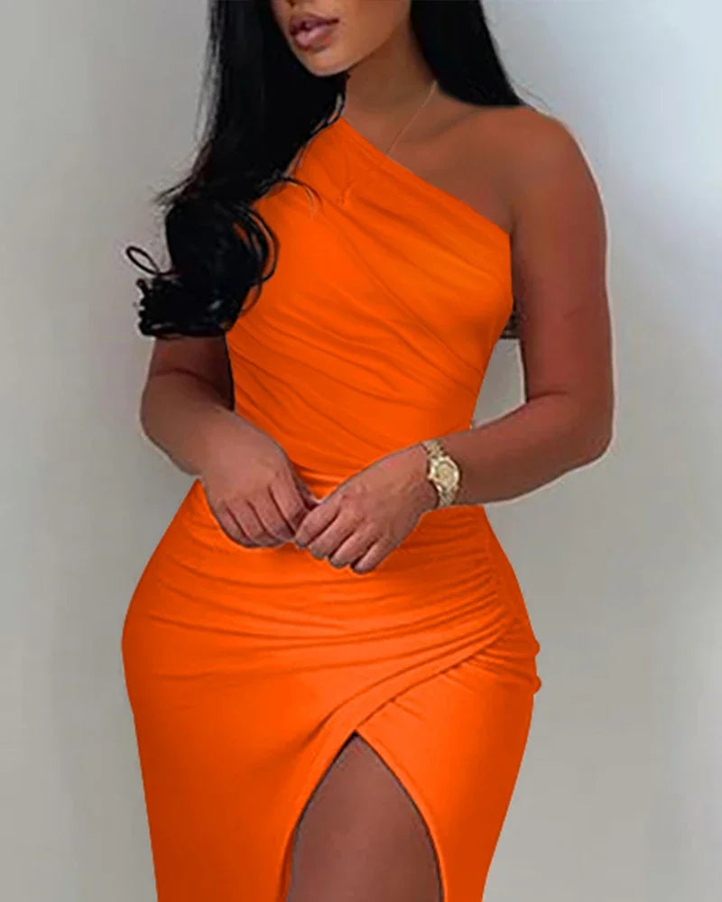 Vestido Longo FiLiFiTi Feminino – Decote Assimétrico e Ombro Inclinado